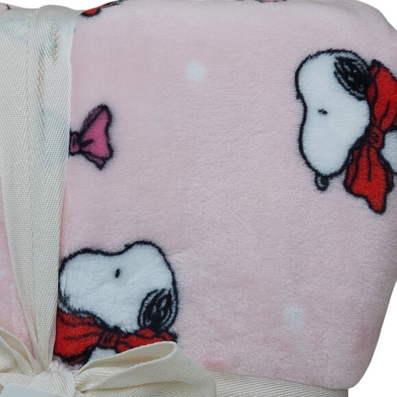 Peanuts Snoopy King Plush Blanket 108"x90" By Berkshire Pink Plush Polyester - Picture 2 of 8